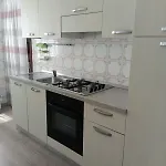 A I R House 2 3*