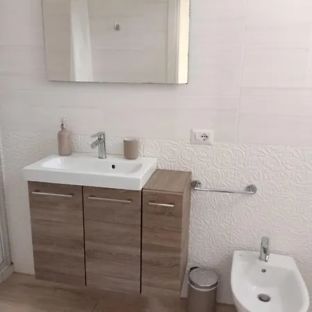 A I R House 2