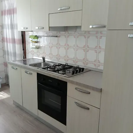A I R House 2 3*