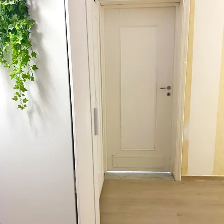 A I R House 2 3*