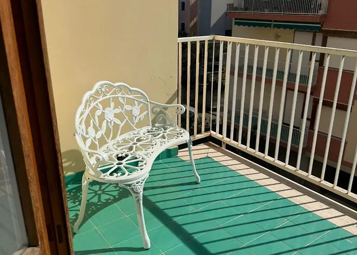 A I R House 2 בית הארחה 3*